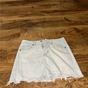 American Eagle high rise women’s short denim skirt.